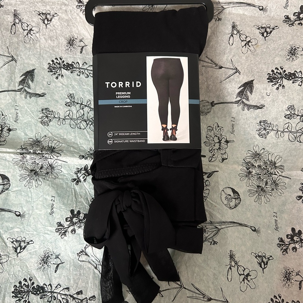Torrid Crop Back Tie Womens Plus Size Leggings